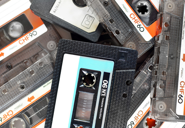Cassette audio compatte
 - Foto, immagini