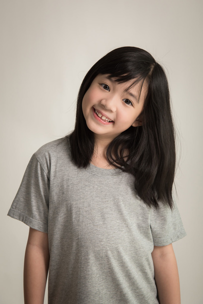 Retrato de hermosa chica asiática
 - Foto, Imagen