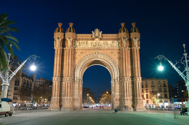 "Łuk triumfalny" przez noc w Barcelona, Hiszpania - Zdjęcie, obraz
