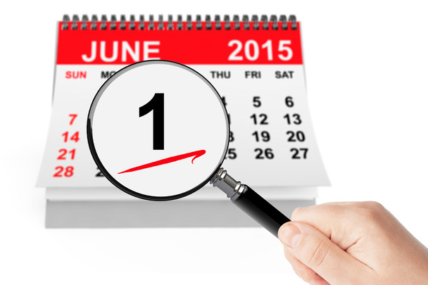 Concepto de verano. 1 junio 2015 calendario con lupa
  - Foto, imagen