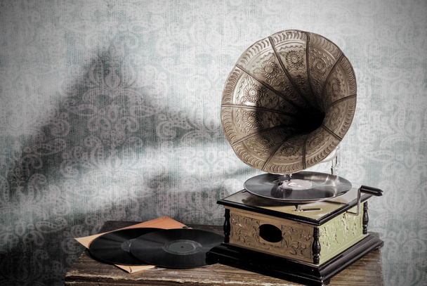 Vecchio grammofono
 - Foto, immagini