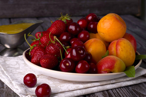 assortiment van sappige vruchten  - Foto, afbeelding