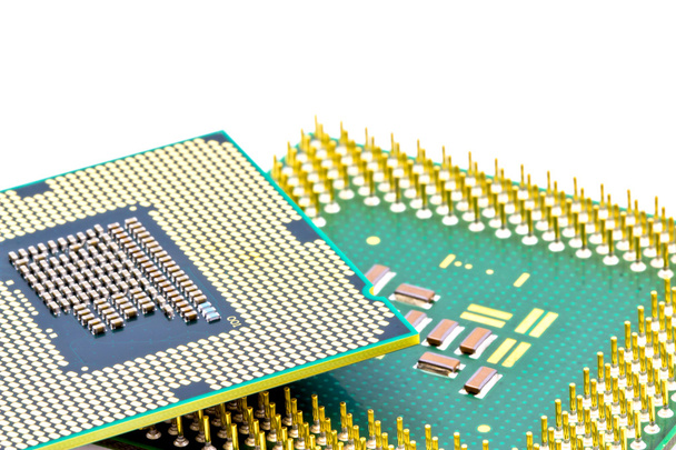 SMD-komponentit uusien ja vanhojen prosessorien pohjassa
 - Valokuva, kuva