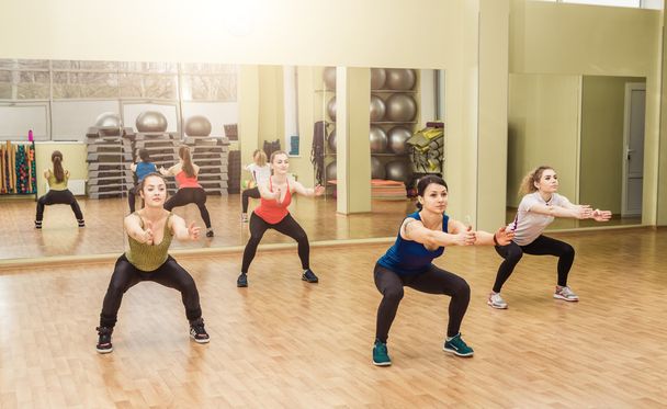 A nők, hogy step aerobic csoport - Fotó, kép