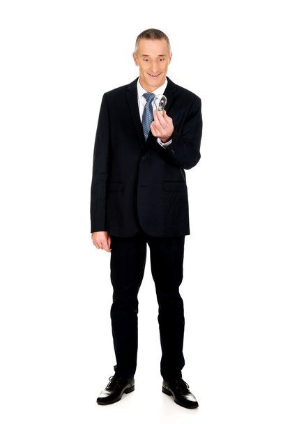 Full length shocked businessman with light bulb - Foto, immagini