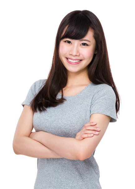 Nuori aasialainen nainen harmaassa t-paidassa
 - Valokuva, kuva