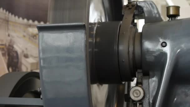 Průmyslová výroba - Hydraulický lis - rotoru tisk - Záběry, video