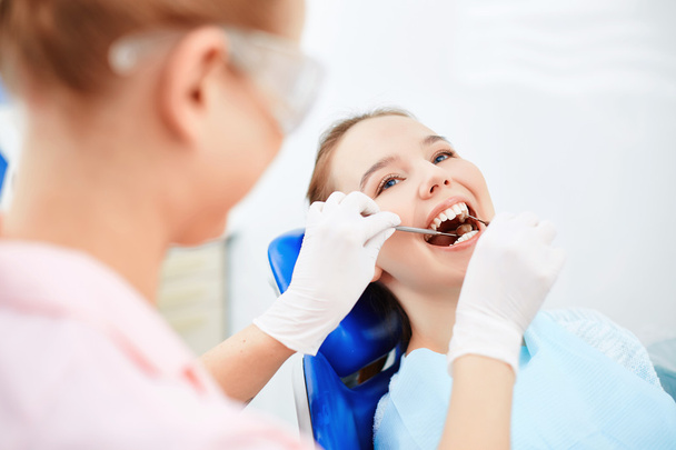 woman having mouth checkup - Zdjęcie, obraz