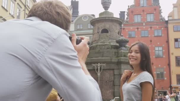 Couple taking photos on travel - Footage, Video