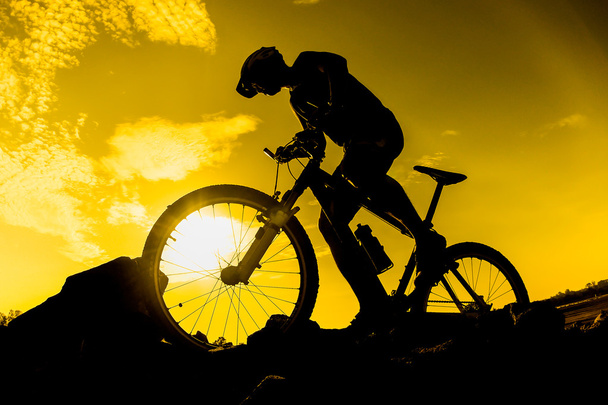 yclist s jeho horské kolo - Fotografie, Obrázek