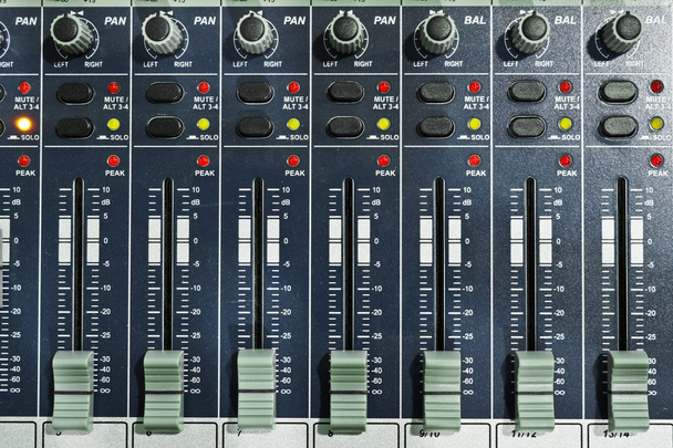 Console mixaggio audio
 - Foto, immagini