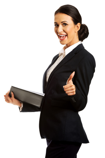 Businesswoman holding notes and showing thumb up - Fotoğraf, Görsel