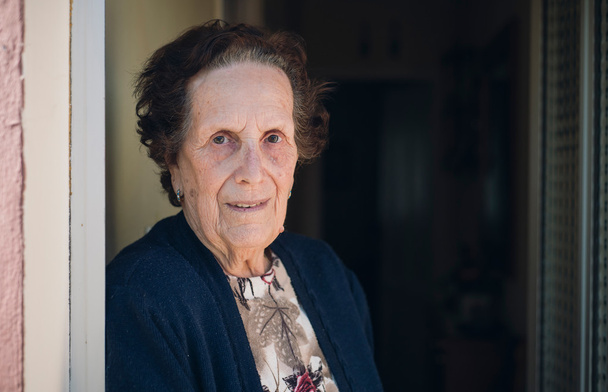 Portrait of an elderly woman - Foto, Bild