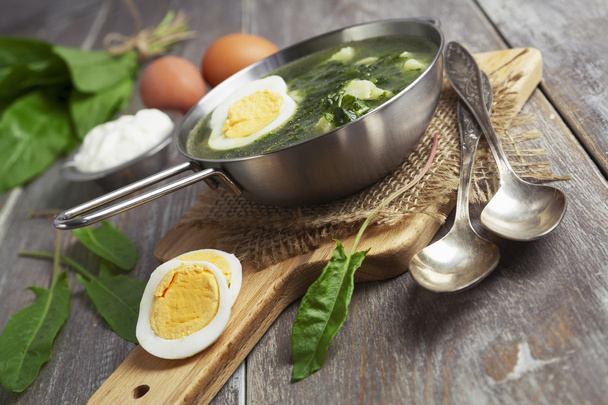 Соррельский суп с яйцом  - Фото, изображение