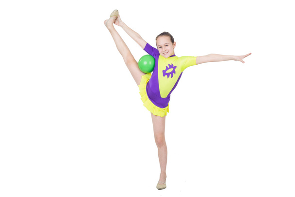 Jeune fille mignonne faisant de la gymnastique
 - Photo, image