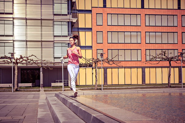 woman jogging in the city - Fotó, kép