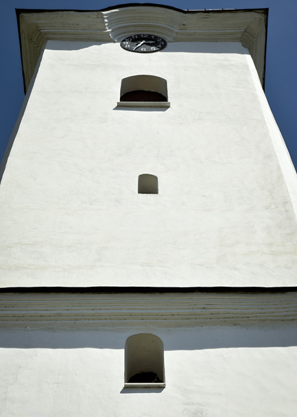 Tour d'église blanche avec horloge
 - Photo, image