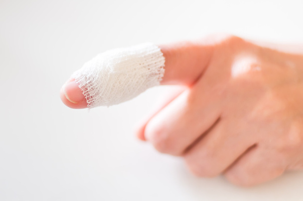 Pain finger with gauze - Foto, Imagem