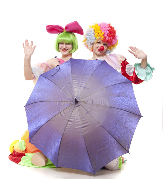 bohócok mögött egy esernyő hullám kezét a búcsú - Fotó, kép
