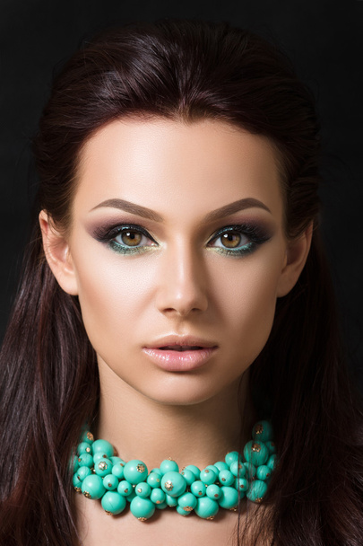Close-up beauty portrait of young pretty brunette - Foto, Imagem
