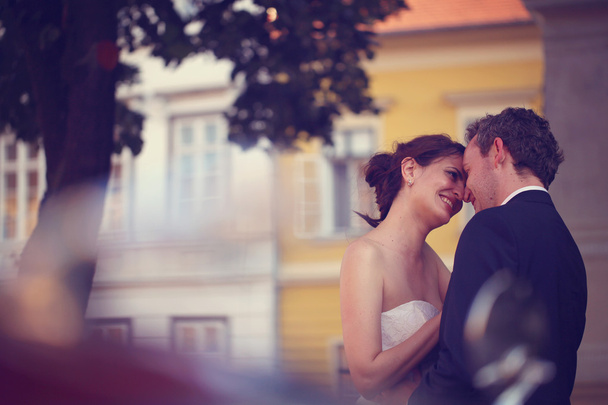 Romantic bride and groom in the city - Фото, изображение