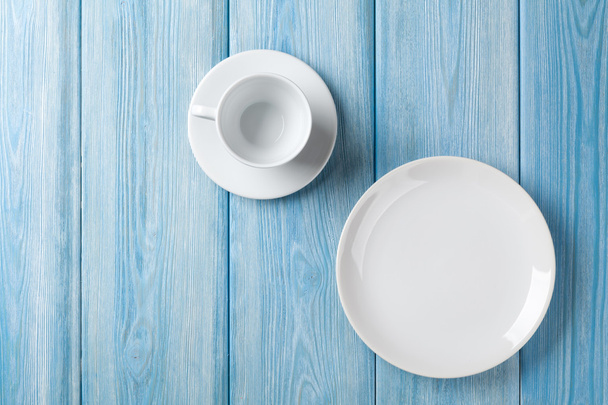 Пустая тарелка и кофейная чашка
 - Фото, изображение