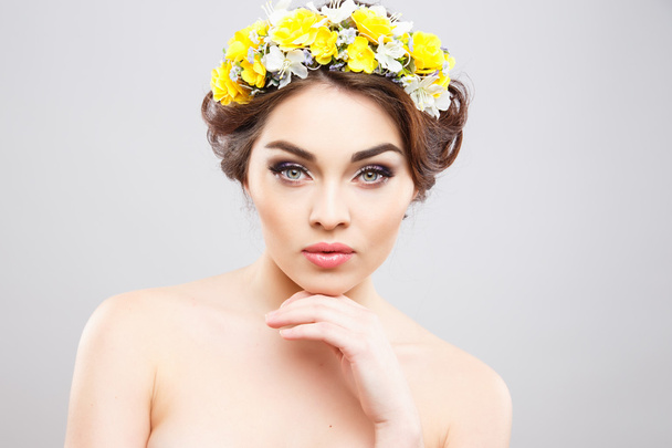 Close-up portrait of beautiful young woman with perfect make-up and hair-style with flowers in hair - Фото, зображення