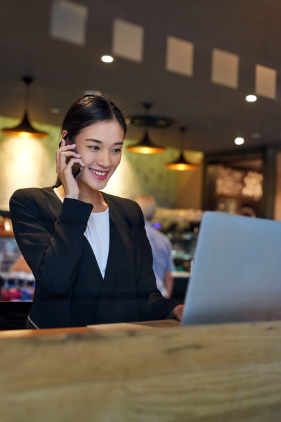 business woman laptop cafe cellphone - Fotó, kép