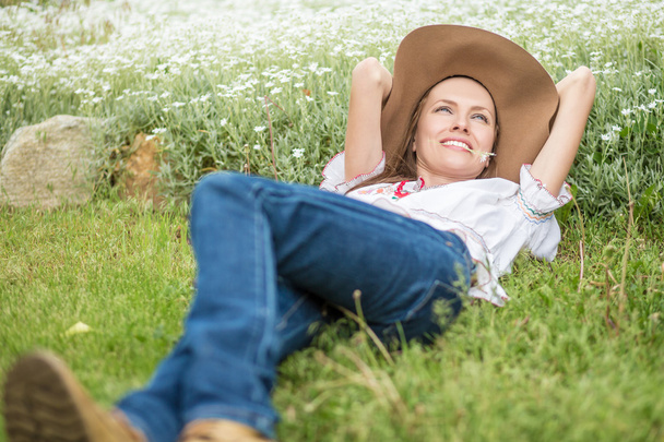 Happy woman in summer field - Foto, Imagem