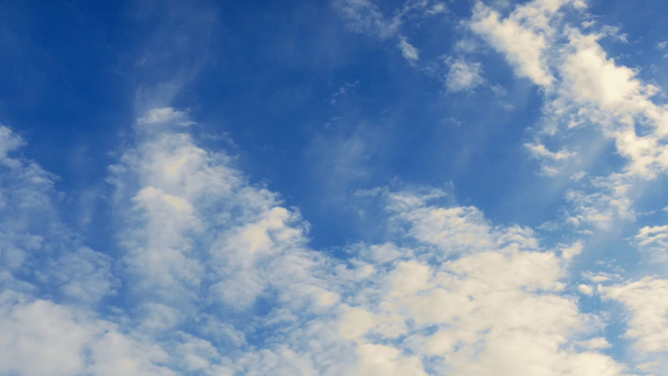 A felhők fölé délutáni ég Timelapse tömegek - Felvétel, videó