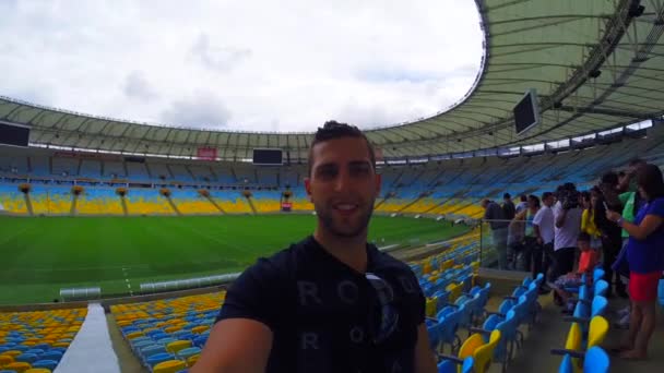 People visit the Famous Maracana Stadium - Séquence, vidéo