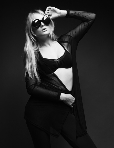 woman posing in black lingerie - Fotoğraf, Görsel