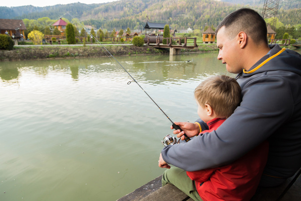 Vater und Sohn beim Fischfang - Foto, Bild