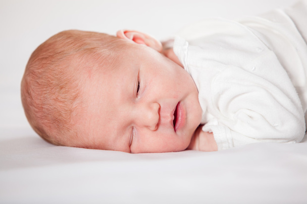 新生児は安心して眠る - 写真・画像