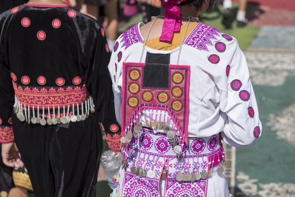 Традиционная одежда и серебряные украшения племени Мусер Хилл
. - Фото, изображение