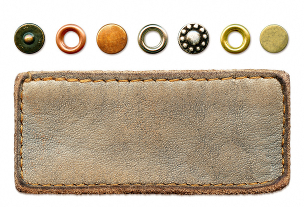 Бланк джинсовой этикетки из кожи с набором металлических заклепок
 - Фото, изображение
