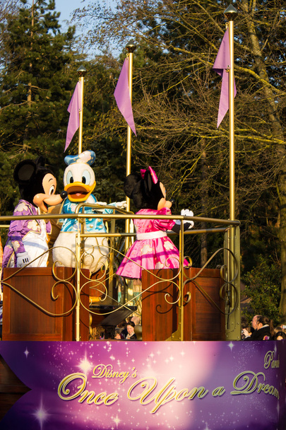 Mickey Mouse and friend during Disney Once Upon a Dream Parade - Φωτογραφία, εικόνα