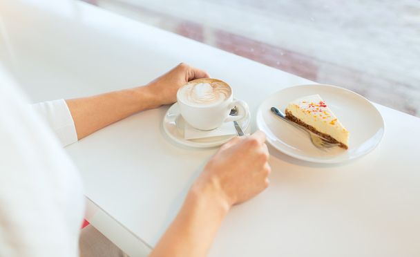 close up of woman hands with cake and coffee - Zdjęcie, obraz