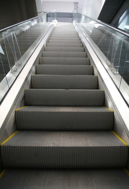 Escalator in shopping center - Foto, afbeelding