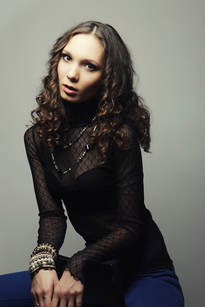 fashion model with curly hair - 写真・画像