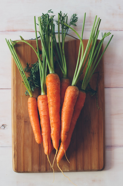 Морква на дерев'яному тлі
 - Фото, зображення