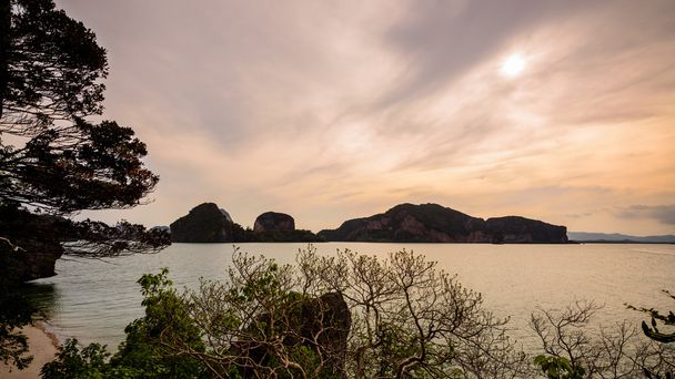 Morze wokół wyspy Khao Tapu - Zdjęcie, obraz