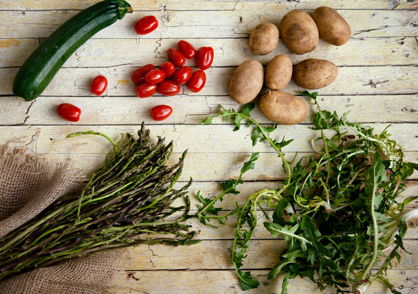 frisches Bio-Gemüse - Foto, Bild