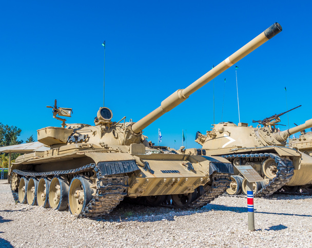 Tanques en el museo
 - Foto, Imagen