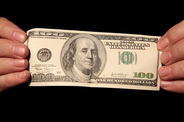 руки и сто долларов на черном фоне
 - Фото, изображение