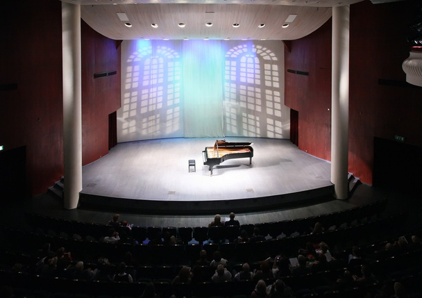 Blick auf Szene im Konzertsaal - Foto, Bild