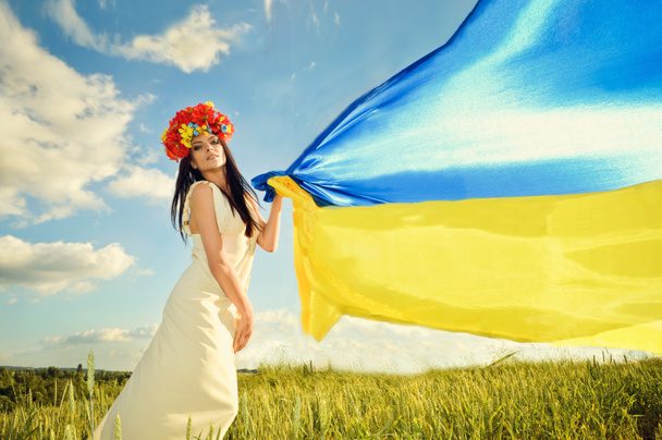 Украинская девушка с флагом
 - Фото, изображение