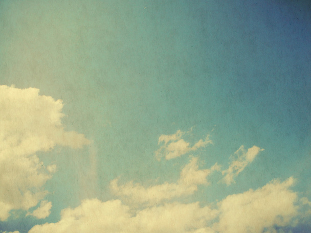 nuages dans le ciel bleu dans un style rétro
. - Photo, image