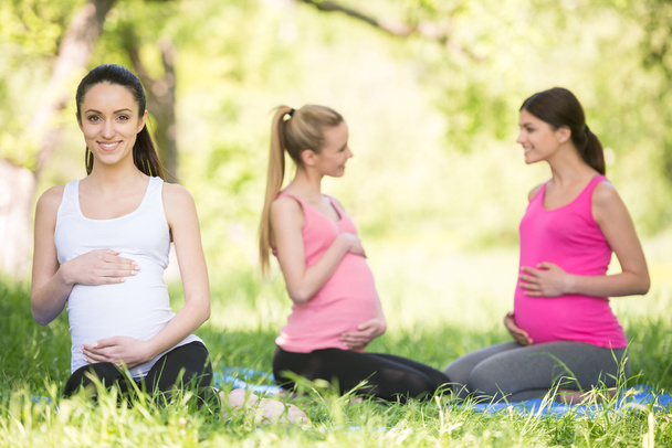 Pregnant fitness - Foto, afbeelding