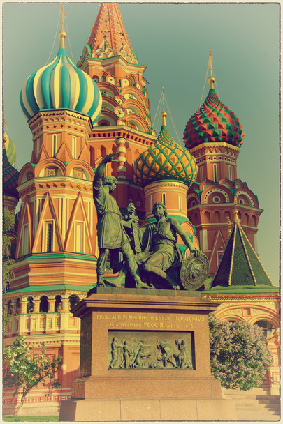 Pomník Minin a Požarského, Vasilije Blaženého katedrála v Moskvě, Rusko. Fotografií zpracovaných v retro stylu - Fotografie, Obrázek